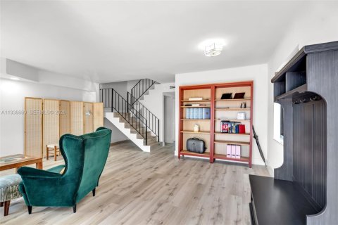 Touwnhouse à vendre à Miami, Floride: 3 chambres, 139.35 m2 № 1997862 - photo 8