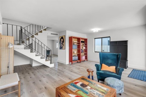 Touwnhouse à vendre à Miami, Floride: 3 chambres, 139.35 m2 № 1997862 - photo 6