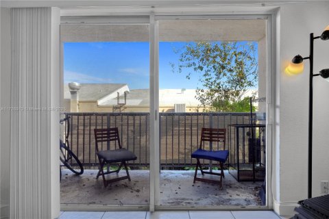 Condominio en venta en Miami, Florida, 1 dormitorio, 78.97 m2 № 1477002 - foto 12