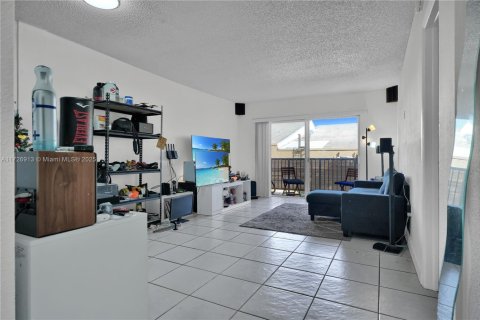 Condominio en venta en Miami, Florida, 1 dormitorio, 78.97 m2 № 1477002 - foto 2