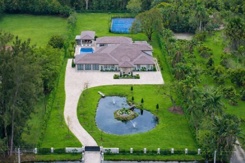 Villa ou maison à vendre à Southwest Ranches, Floride: 6 chambres, 743.96 m2 № 2154608 - photo 1
