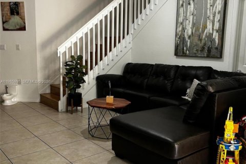 Touwnhouse à louer à Doral, Floride: 3 chambres, 135.82 m2 № 2047594 - photo 2