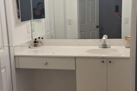 Touwnhouse à louer à Doral, Floride: 3 chambres, 135.82 m2 № 2047594 - photo 4