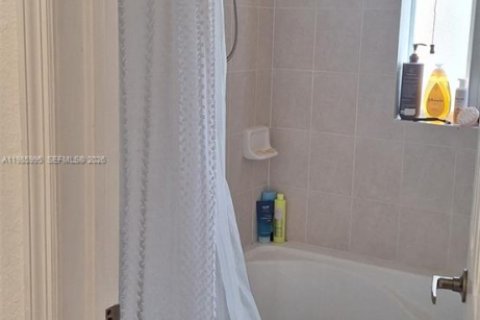 Touwnhouse à louer à Doral, Floride: 3 chambres, 135.82 m2 № 2047594 - photo 7