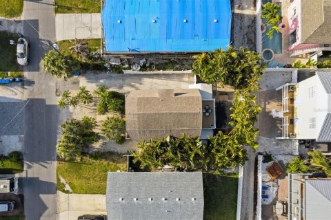 House in Bradenton Beach, Florida 5 bedrooms, 176.79 sq.m. № 2142970 - photo 28