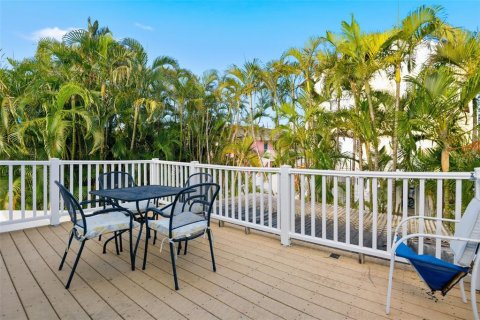 House in Bradenton Beach, Florida 5 bedrooms, 176.79 sq.m. № 2142970 - photo 14