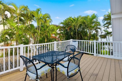 House in Bradenton Beach, Florida 5 bedrooms, 176.79 sq.m. № 2142970 - photo 13