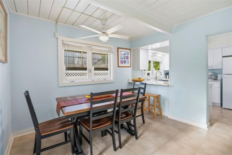 House in Bradenton Beach, Florida 5 bedrooms, 176.79 sq.m. № 2142970 - photo 9