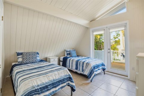 House in Bradenton Beach, Florida 5 bedrooms, 176.79 sq.m. № 2142970 - photo 12