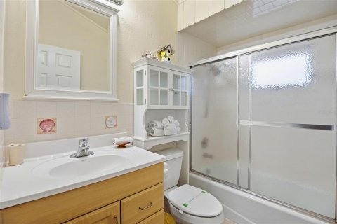 House in Bradenton Beach, Florida 5 bedrooms, 176.79 sq.m. № 2142970 - photo 25