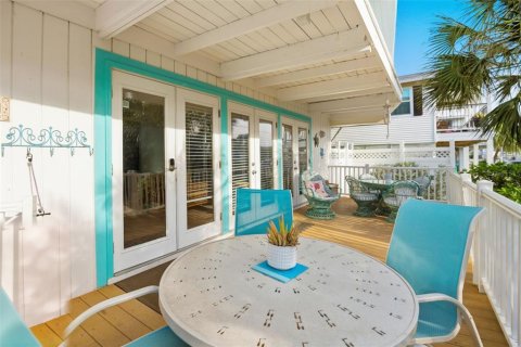 House in Bradenton Beach, Florida 5 bedrooms, 176.79 sq.m. № 2142970 - photo 5