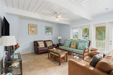 House in Bradenton Beach, Florida 5 bedrooms, 176.79 sq.m. № 2142970 - photo 7