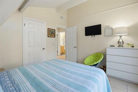 House in Bradenton Beach, Florida 5 bedrooms, 176.79 sq.m. № 2142970 - photo 16