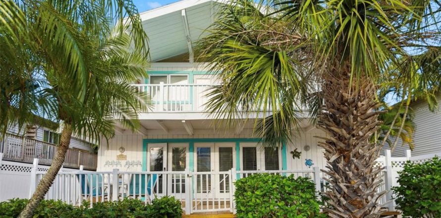 House in Bradenton Beach, Florida 5 bedrooms, 176.79 sq.m. № 2142970