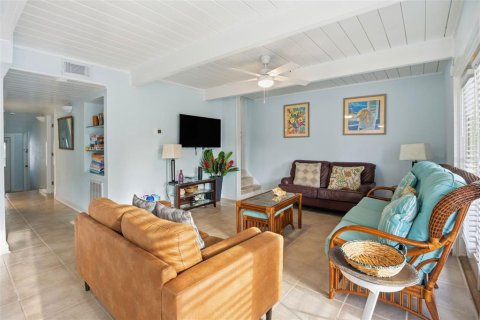 House in Bradenton Beach, Florida 5 bedrooms, 176.79 sq.m. № 2142970 - photo 6