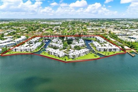 Copropriété à vendre à Stuart, Floride: 2 chambres, 99.59 m2 № 2077767 - photo 2