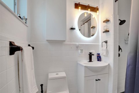 House in Miami, Florida 3 bedrooms, 130.16 sq.m. № 1948245 - photo 8