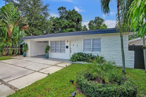 House in Miami, Florida 3 bedrooms, 130.16 sq.m. № 1948245 - photo 12