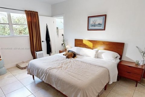 House in Miami, Florida 3 bedrooms, 130.16 sq.m. № 1948245 - photo 14