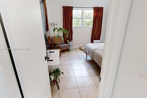 House in Miami, Florida 3 bedrooms, 130.16 sq.m. № 1948245 - photo 13