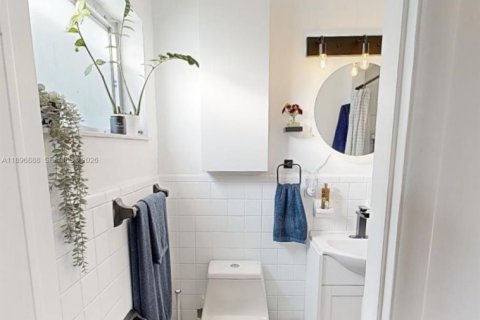 House in Miami, Florida 3 bedrooms, 130.16 sq.m. № 1948245 - photo 16