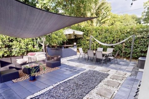 House in Miami, Florida 3 bedrooms, 130.16 sq.m. № 1948245 - photo 28