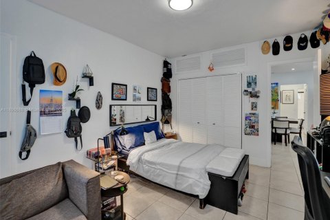 House in Miami, Florida 3 bedrooms, 130.16 sq.m. № 1948245 - photo 7