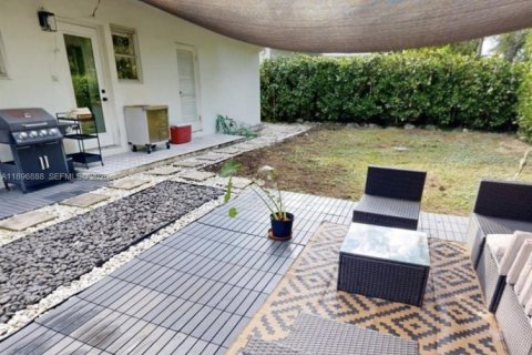 House in Miami, Florida 3 bedrooms, 130.16 sq.m. № 1948245 - photo 27