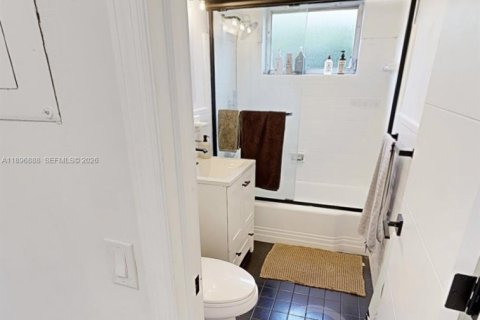 House in Miami, Florida 3 bedrooms, 130.16 sq.m. № 1948245 - photo 21