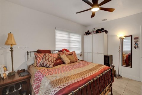 House in Miami, Florida 3 bedrooms, 130.16 sq.m. № 1948245 - photo 4