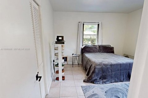 House in Miami, Florida 3 bedrooms, 130.16 sq.m. № 1948245 - photo 19