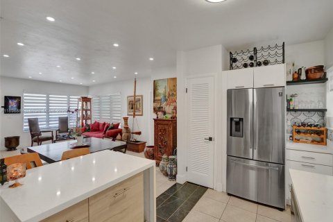 House in Miami, Florida 3 bedrooms, 130.16 sq.m. № 1948245 - photo 3