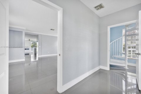 House in Homestead, Florida 6 bedrooms, 341.69 sq.m. № 1788360 - photo 3
