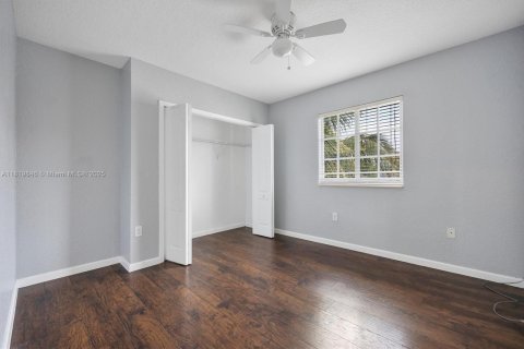 House in Homestead, Florida 6 bedrooms, 341.69 sq.m. № 1788360 - photo 16