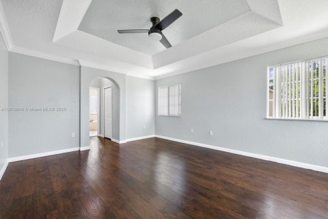 House in Homestead, Florida 6 bedrooms, 341.69 sq.m. № 1788360 - photo 28