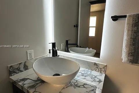 Снять в аренду таунхаус в Майами, Флорида 2 спальни, 142.14м2, № 2008392 - фото 7