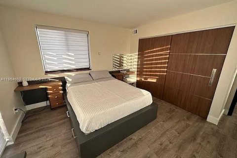 Снять в аренду таунхаус в Майами, Флорида 2 спальни, 142.14м2, № 2008392 - фото 9