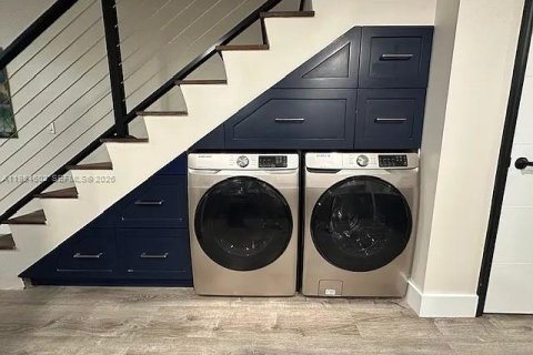 Снять в аренду таунхаус в Майами, Флорида 2 спальни, 142.14м2, № 2008392 - фото 6