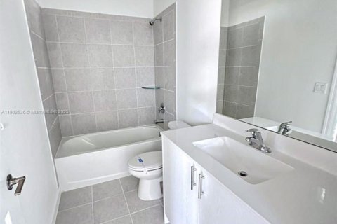 Снять в аренду таунхаус в Хомстед, Флорида 3 спальни, 123.37м2, № 1953916 - фото 13