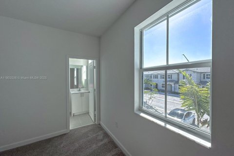 Снять в аренду таунхаус в Хомстед, Флорида 3 спальни, 123.37м2, № 1953916 - фото 7