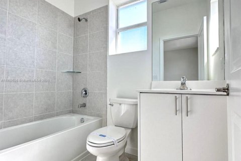 Снять в аренду таунхаус в Хомстед, Флорида 3 спальни, 123.37м2, № 1953916 - фото 8