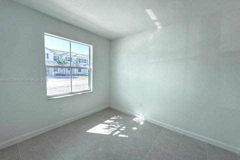 Снять в аренду таунхаус в Хомстед, Флорида 3 спальни, 123.37м2, № 1953916 - фото 15