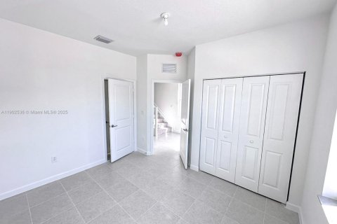 Снять в аренду таунхаус в Хомстед, Флорида 3 спальни, 123.37м2, № 1953916 - фото 14