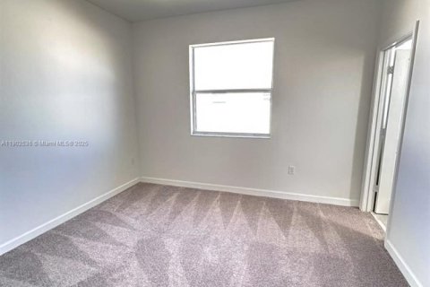 Снять в аренду таунхаус в Хомстед, Флорида 3 спальни, 123.37м2, № 1953916 - фото 12