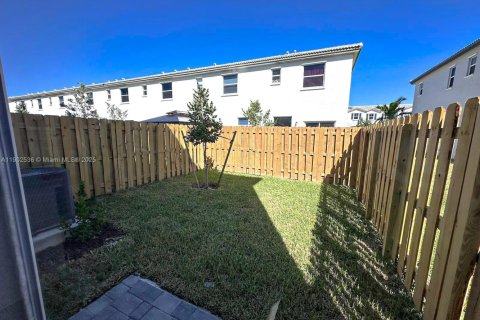 Снять в аренду таунхаус в Хомстед, Флорида 3 спальни, 123.37м2, № 1953916 - фото 16