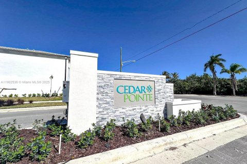 Снять в аренду таунхаус в Хомстед, Флорида 3 спальни, 123.37м2, № 1953916 - фото 17