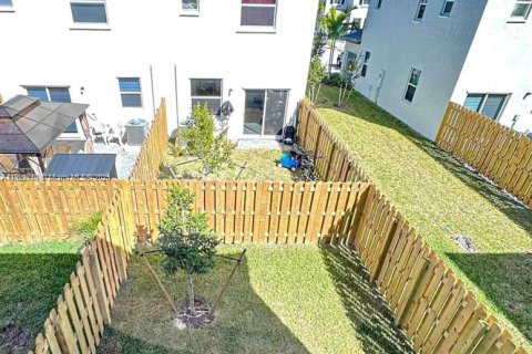 Снять в аренду таунхаус в Хомстед, Флорида 3 спальни, 123.37м2, № 1953916 - фото 1