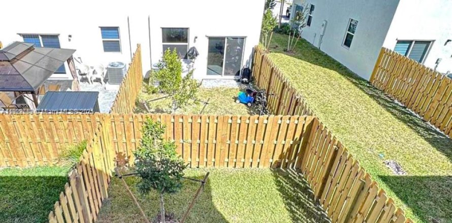 Таунхаус в Хомстед, Флорида 3 спальни, 123.37м2 № 1953916