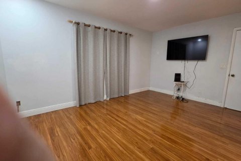 Copropriété à louer à Hollywood, Floride: 2 chambres, 90.12 m2 № 2173202 - photo 14