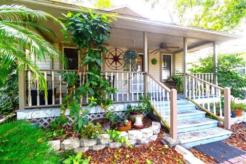 House in Largo, Florida 2 bedrooms, 114.46 sq.m. № 1915639 - photo 3